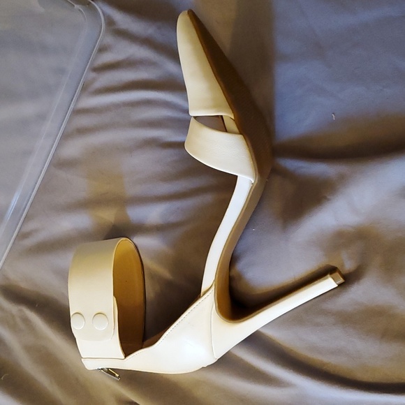 Ivory heels - Picture 4 of 6